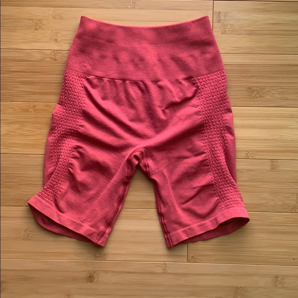 Alphalete Biker shorts - cherry ice